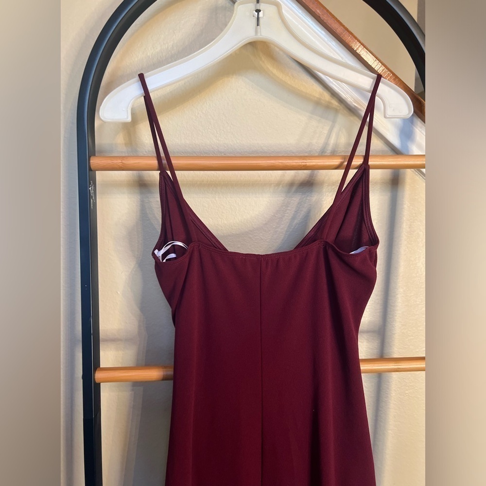New ▶️ Lulu’s ◀️ Burgundy Ruched Maxi Dress with Slit. Medium - Picture 13 of 14